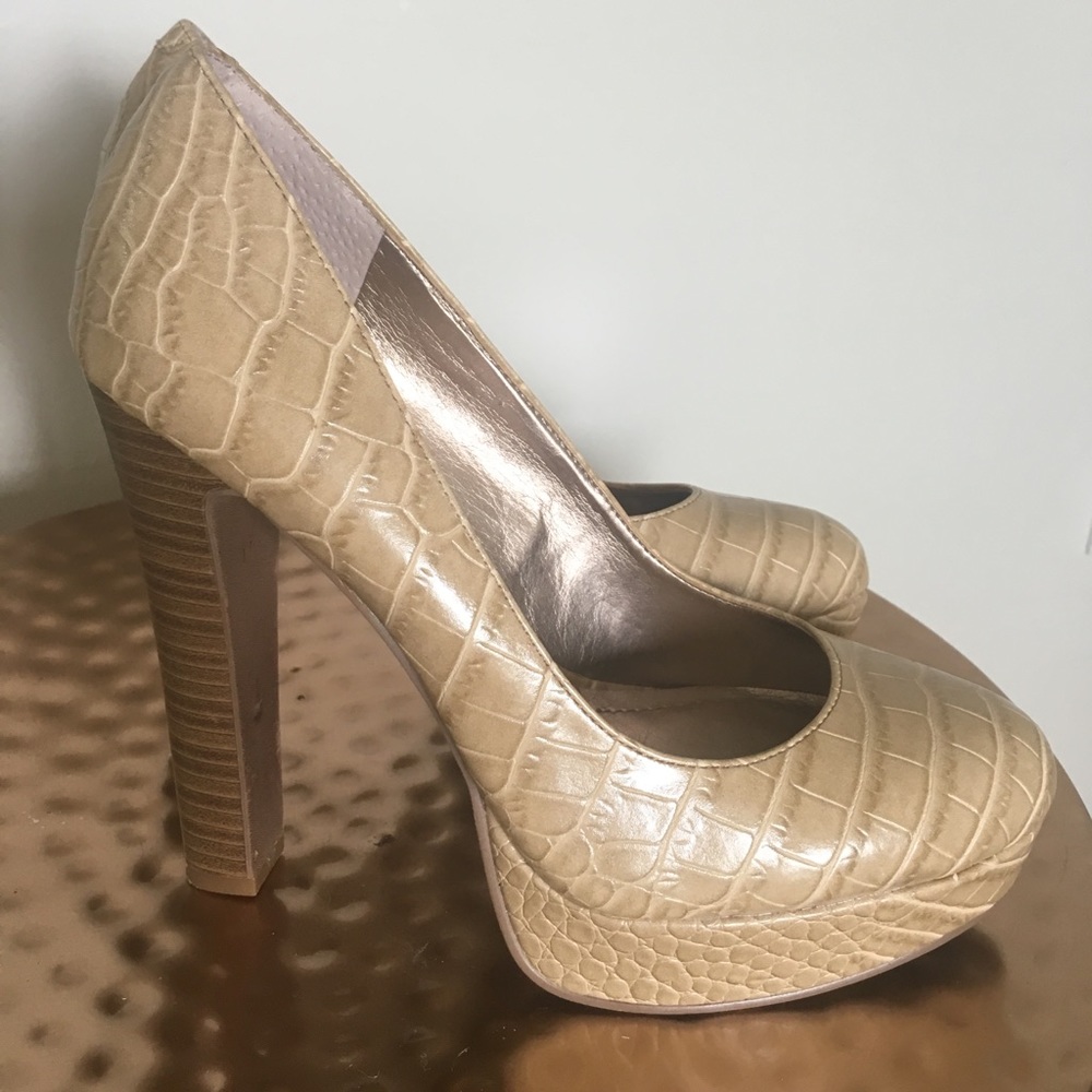 BCBGeneration tan Croc platform pumps